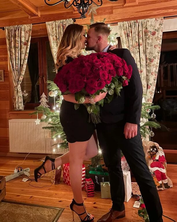 Romantyczne chwile uwielbianej Pauli Karpowicz w Paryżu! Gwiazda spędza cudowny czas z narzeczonym!