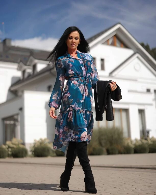 Śliczna gwiazda disco polo odsłoniła ponętne kształty! Uwagę zwracają jej zgrabne nogi!