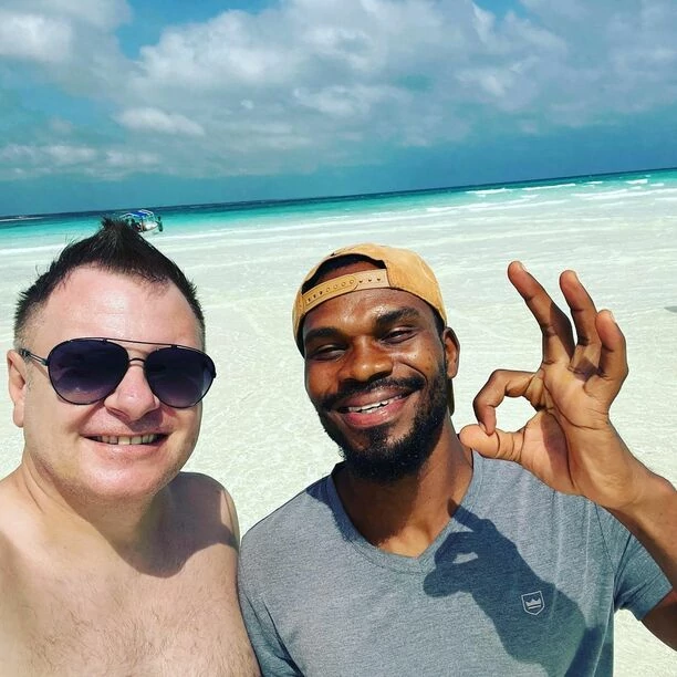 Popularny wokalista disco polo pochwalił się wakacjami marzeń! Robert Klatt Classic odpoczywał na Zanzibarze! Fani są zachwyceni tym co pokazuje w sieci!