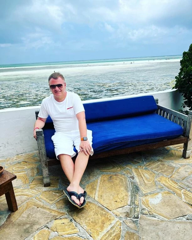 Popularny wokalista disco polo pochwalił się wakacjami marzeń! Robert Klatt Classic odpoczywał na Zanzibarze! Fani są zachwyceni tym co pokazuje w sieci!