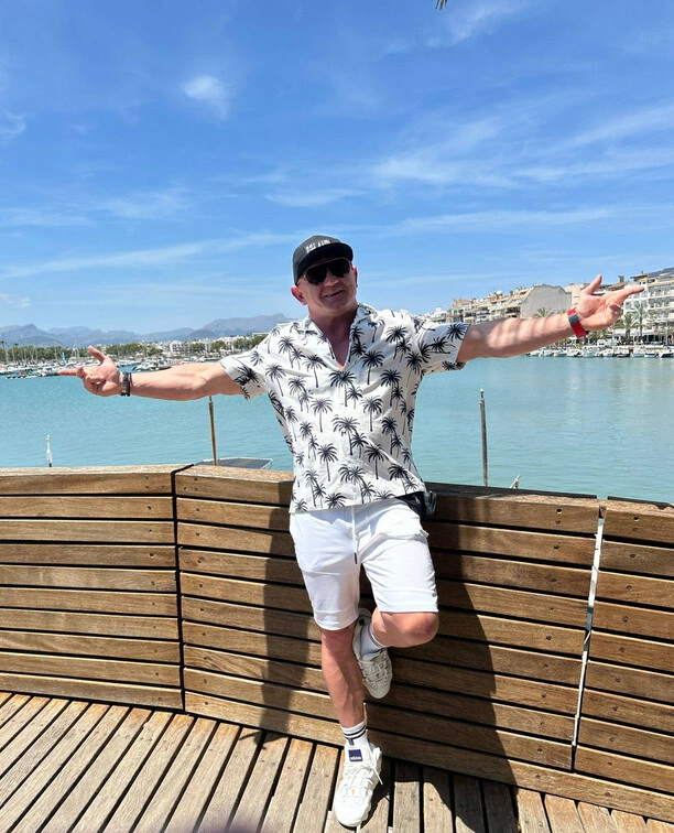 Pudzian Band uderza z nowym klipem! ”Majokra” przeniesie Cię prosto do Hiszpanii

