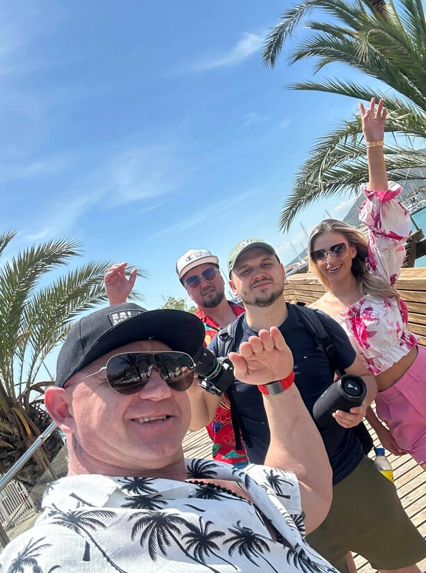 Pudzian Band uderza z nowym klipem! ”Majokra” przeniesie Cię prosto do Hiszpanii

