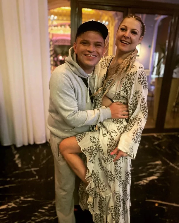 Magdalena Narożna na ekskluzywnych wakacjach w objęciach innego mężczyzny! [FOTO]