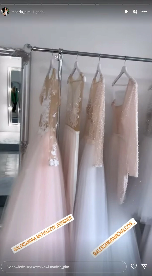 SZOK! Magda Narożna Piękni i Młodzi bierze ślub?! Gwiazda disco polo zachwyca w salonie sukien ślubnych! Pokazała kilka modeli! 