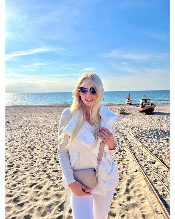 Piękna wokalistka disco polo wypoczywa nad polskim morzem! Do sieci wrzuciła zdjęcia z pobytu! Jest czego zazdrościć! 