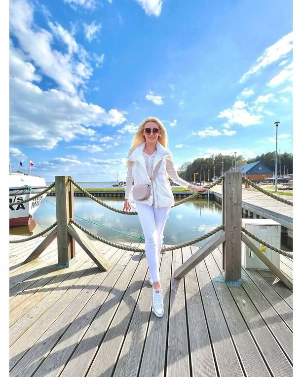 Piękna wokalistka disco polo wypoczywa nad polskim morzem! Do sieci wrzuciła zdjęcia z pobytu! Jest czego zazdrościć! 