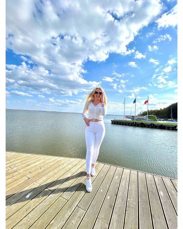 Piękna wokalistka disco polo wypoczywa nad polskim morzem! Do sieci wrzuciła zdjęcia z pobytu! Jest czego zazdrościć! 