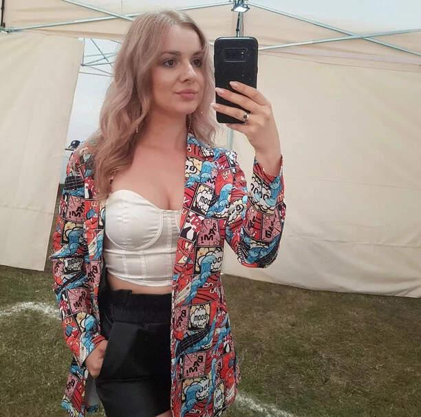 Mega głęboki dekolt przepięknej gwiazdy disco polo! Basia Pędrak zachwyca kuszącą stylizacją! 