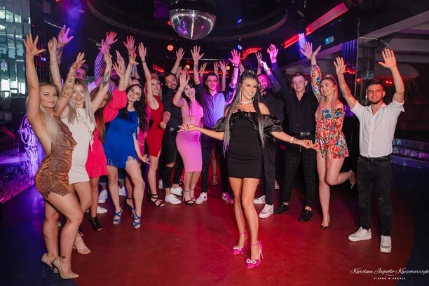 Karolina Dziubińska debiutuje! Czy to będzie hit lata?
