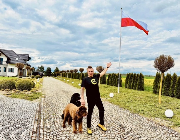 Czadoman świętuje Dzień Flagi! Gwiazdor disco polo to patriota