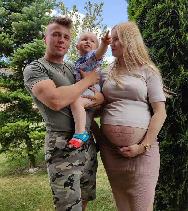 Radosna nowina w świecie disco polo! Popularny artysta disco polo zostanie drugi raz ojcem! Pokazał zdjęcie rodziny! 