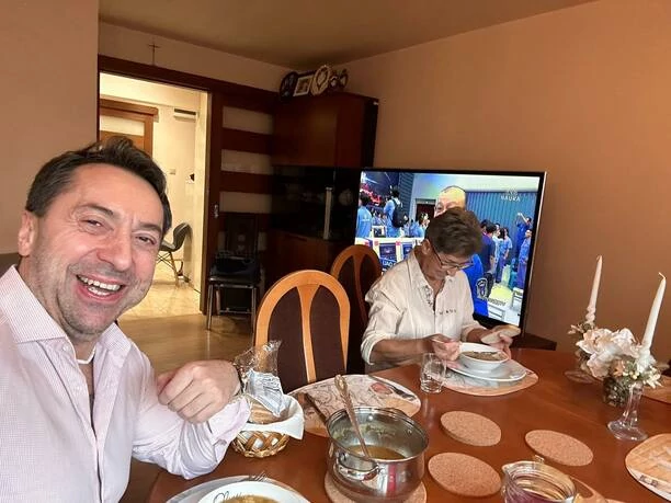 Marcin Miller Boys na obiedzie u mamy! Zobaczcie jak mieszka mama gwiazdora disco polo!