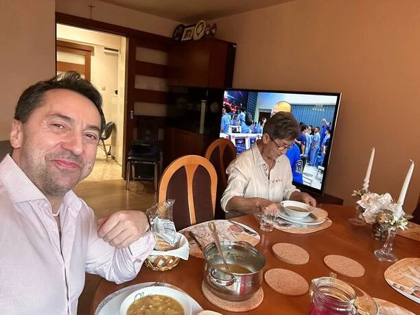 Marcin Miller Boys na obiedzie u mamy! Zobaczcie jak mieszka mama gwiazdora disco polo!