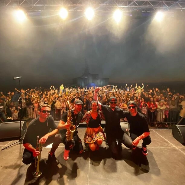 Tłumy na koncercie zespołu Daj to Głośniej! Gwiazdorzy disco polo rozpalili publiczność do czerwoności! Zobaczcie materiał!