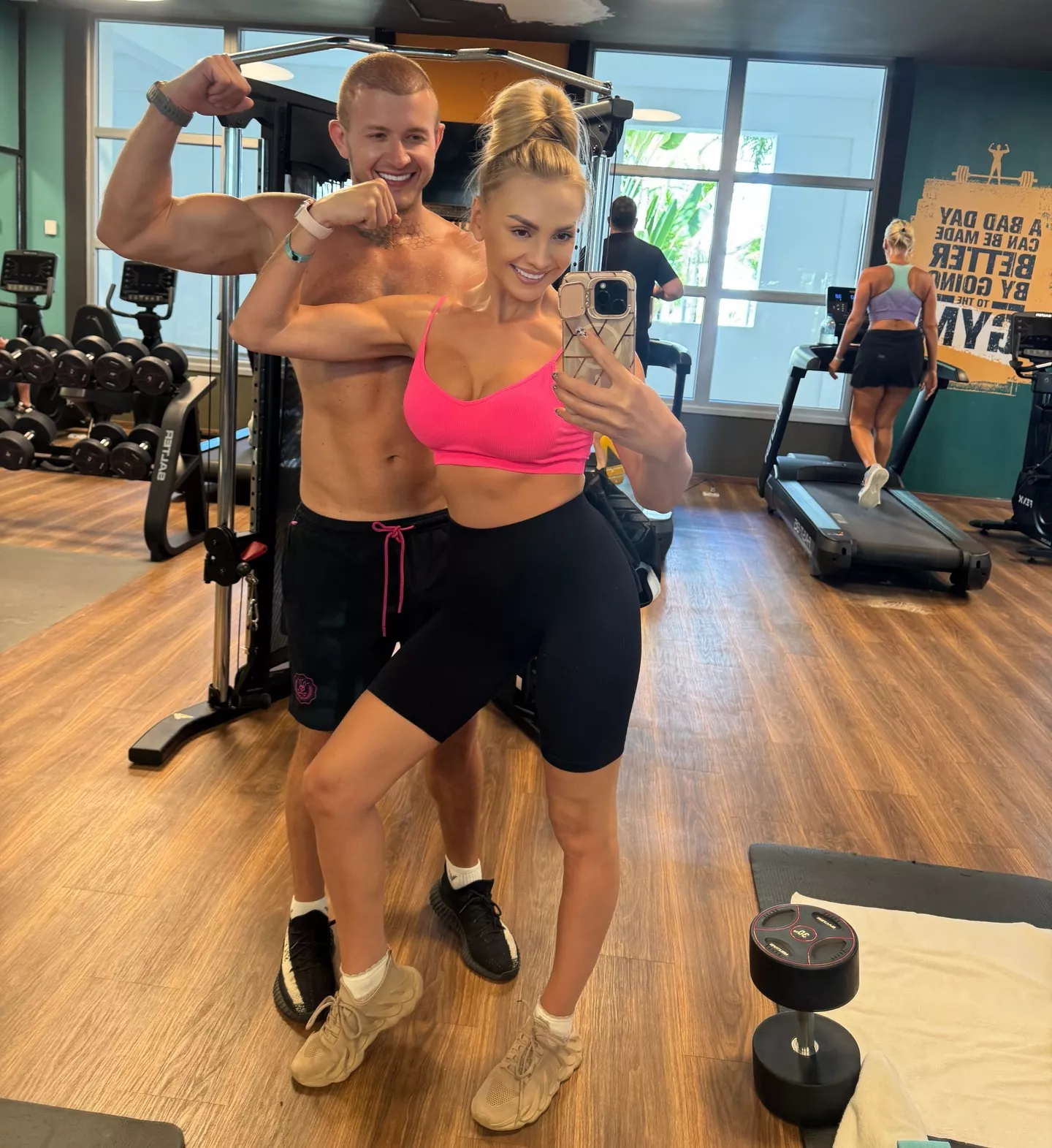 Idealne ciała pary disco polo! Joanna i Dawid Narożny pokazali formę z wakacyjnej siłowni