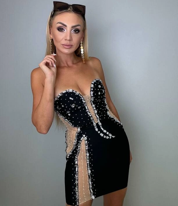 Joanna Narożna w sukience z mega dekoltem! Piersi na pierwszym planie rozgrzały fanów do czerwoności!