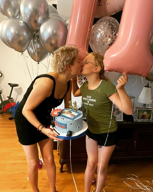 Magdalena Narożna na wspólnym zdjęciu z córką, fani zachwyceni - obie wyglądają jak dwie krople wody.
