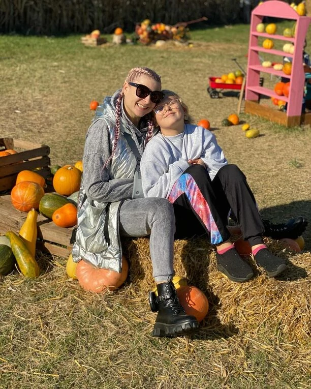 Magdalena Narożna na wspólnym zdjęciu z córką, fani zachwyceni - obie wyglądają jak dwie krople wody.
