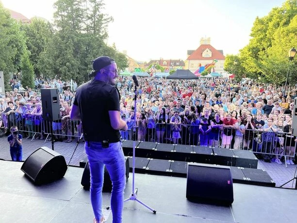 Kilka tysięcy osób na koncercie Andre w Łęczycy! Uwielbiana formacja disco polo rozgrzała tłum!
