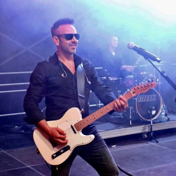 Szok! Obłędna metamorfoza znanego gwiazdora disco polo! Wygląda teraz jak Keanu Reeves [Zdjęcia]