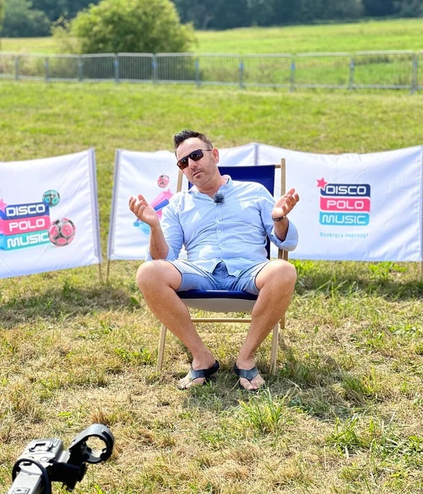 Szok! Obłędna metamorfoza znanego gwiazdora disco polo! Wygląda teraz jak Keanu Reeves [Zdjęcia]