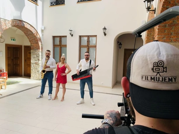 Zespół Weź nie Pytaj wraca do gry! Gwiazdorzy disco polo pojawili się na planie nowego teledysku! Zapowiada się wielki hit?! 