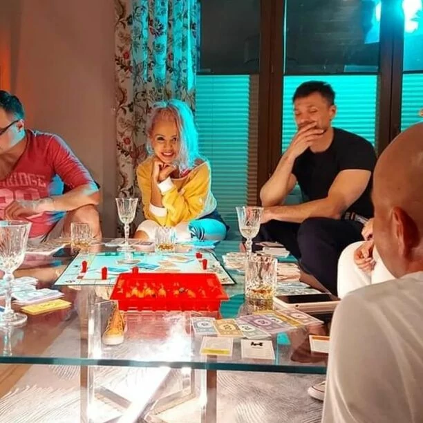 Wielki powrót znanej wokalistki disco polo?! Gwiazda wspólnie z zespołem przygotowała wyjątkową premierę! 