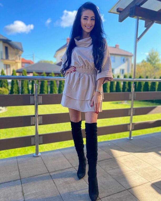 Piękna wokalistka zachwyca wyjątkową stylizacją! Te buty to hit każdej jesieni! 