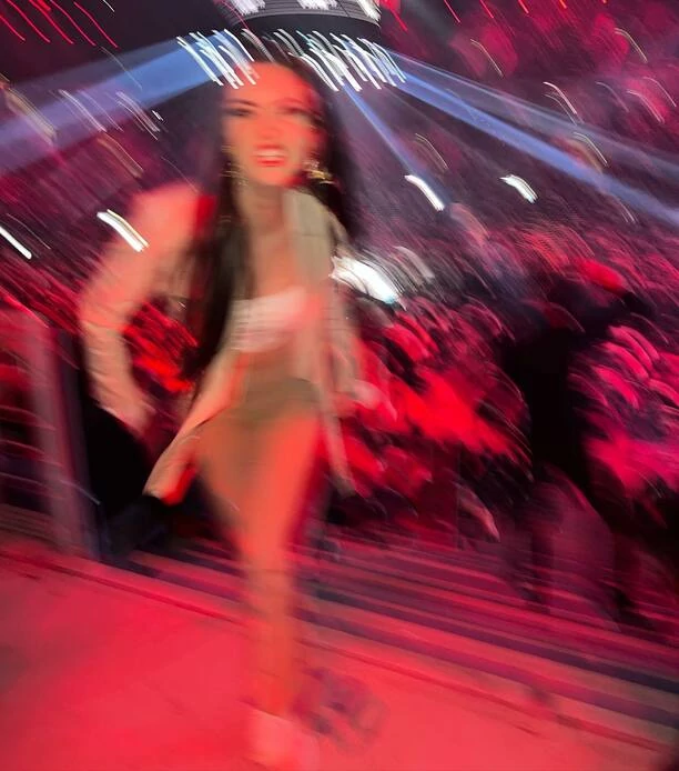 Angelika Żmijewska na Fame MMA! Znana wokalistka disco polo zszokowała tym fanów! CO SIĘ DZIEJE?! 