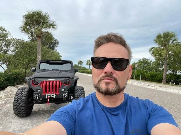 Gwiazdor disco polo Valdi stworzył własną bestię za ponad 600 tysięcy złotych! To wyjątkowy samochód!
