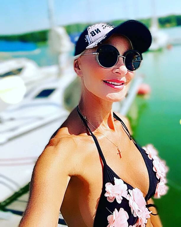 Elwira Mejk w gorącej odsłonie! Śliczna gwiazda disco polo odsłoniła ponętny biust! W sieci zawrzało!