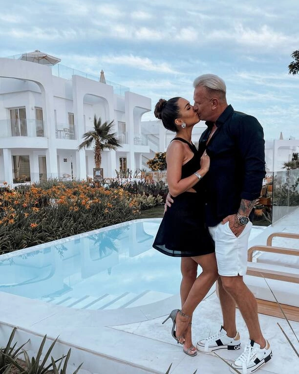 Legendarny muzyk dance Bartek Padyasek DBomb i piękna partnerka w intymnych ujęciach. Zobacz, jak ich miłość rozpala internet!