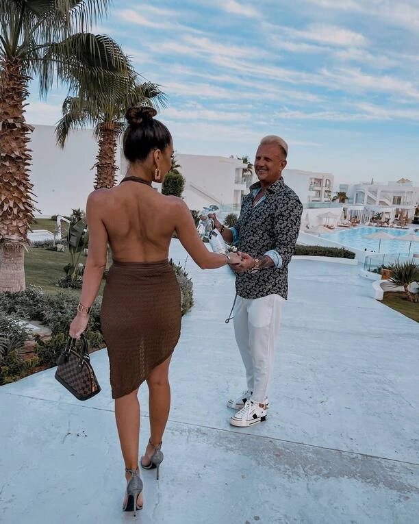 Legendarny muzyk dance Bartek Padyasek DBomb i piękna partnerka w intymnych ujęciach. Zobacz, jak ich miłość rozpala internet!