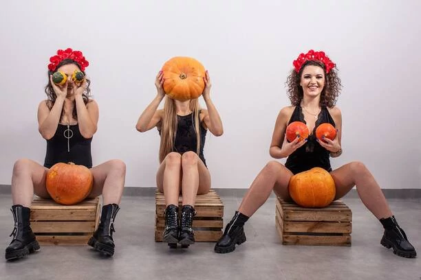 Półnagie artystki disco polo zamiast się przebrać to się rozebrały! Bardzo odważne zdjęcie trafiło do sieci! Co na to fani?!