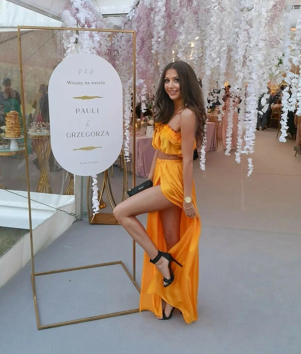 Tak wokalistka disco polo ubrała się na ślub koleżanki z branży! Zobaczcie jak wyglądała Twoja Dama!