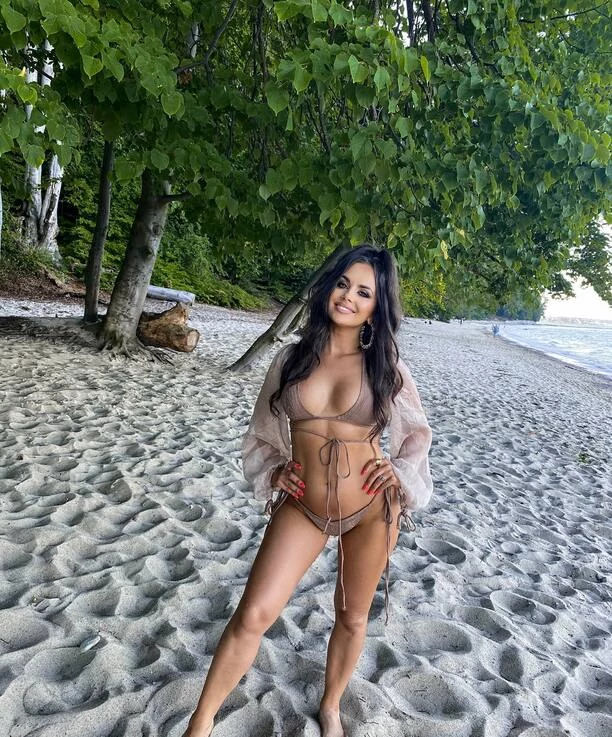 Zgarnęła milion i pokazała ciało?! Wokalistka disco polo Milena Grzywacz z zespołu Szpilki przeszczęśliwa!