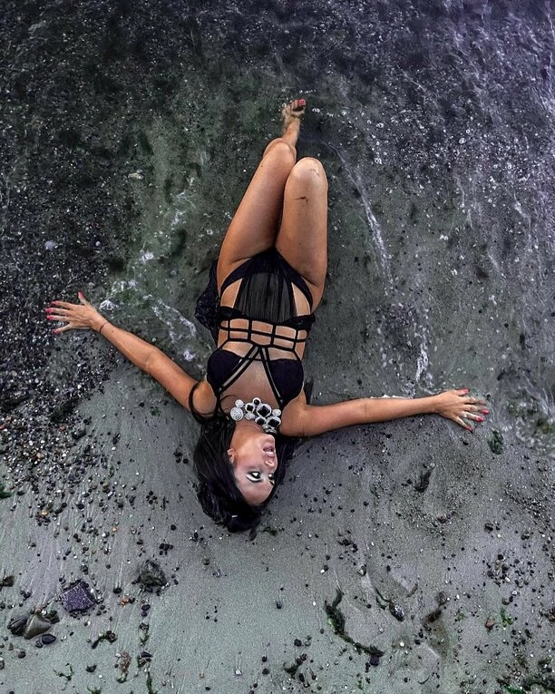 Zgarnęła milion i pokazała ciało?! Wokalistka disco polo Milena Grzywacz z zespołu Szpilki przeszczęśliwa!