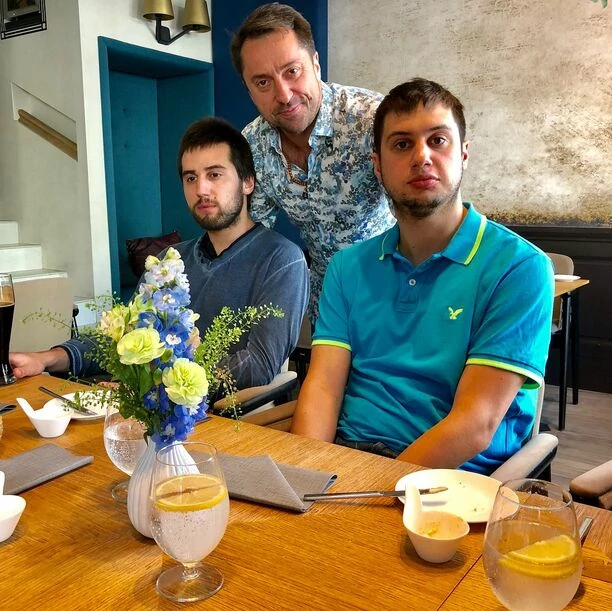 Marcin Miller – Boys pokazał swoich dorosłych synów! Nie uwierzycie jacy są podobni!