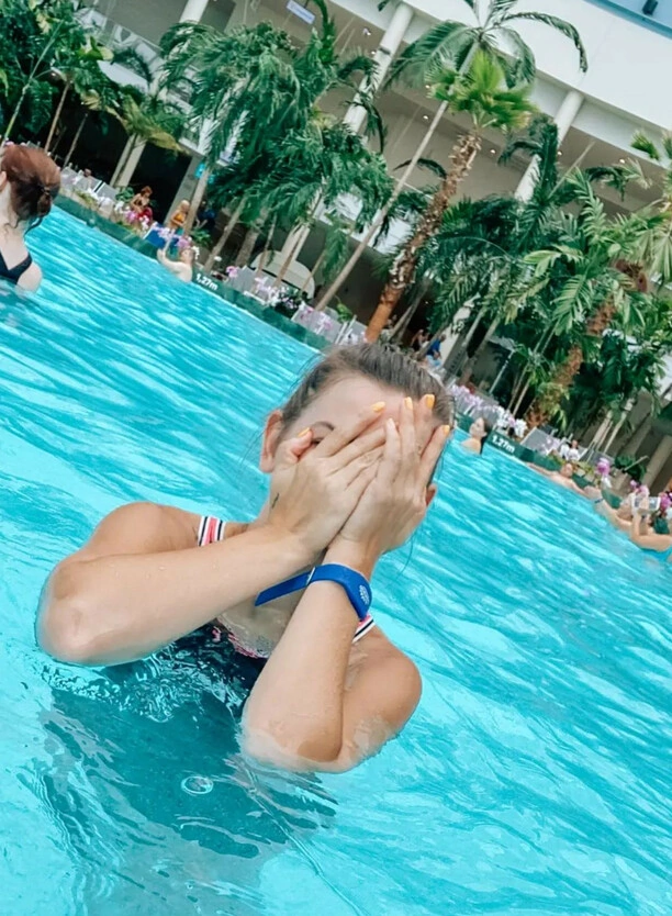 Asia Korycka - piękna wokalistka disco polo olśniewa fanów w stroju kąpielowym

