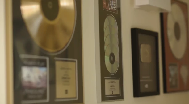 Co skrywa posiadłość uwielbianego gwiazdora disco polo?! Sylwester Gazda z formacji Power Play zdradził jak mieszka!