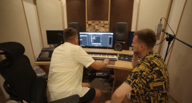 Co skrywa posiadłość uwielbianego gwiazdora disco polo?! Sylwester Gazda z formacji Power Play zdradził jak mieszka!