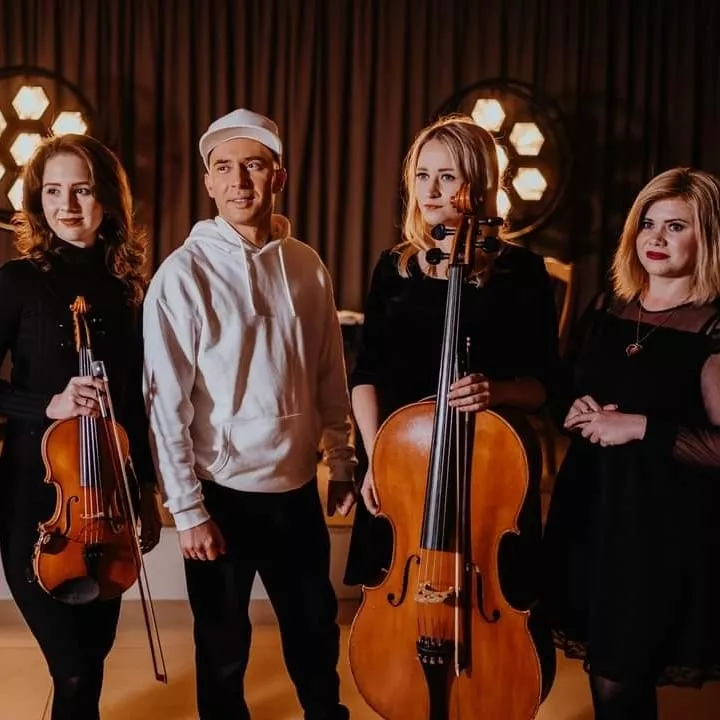 Uwielbiany wokalista disco polo tworzy muzykę religijną! Artysta założył nowy zespół! Zobaczcie zdjęcia! 