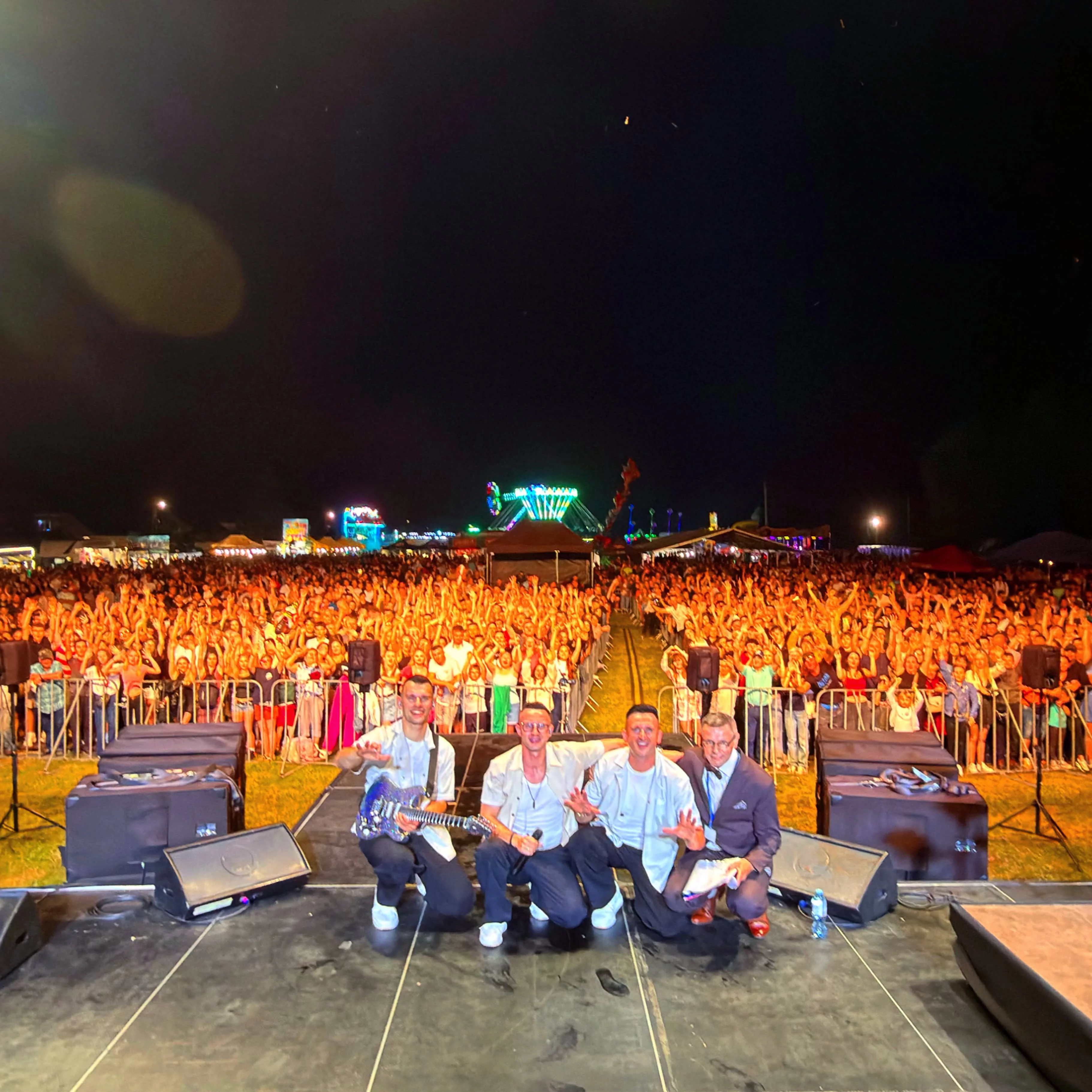 Playboys zagrali na Wakacjonaliach w Jeżowem. Kilka tysięcy osób pod sceną i mocne słowa organizatorów
