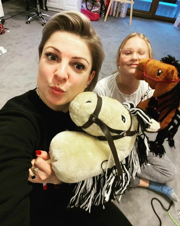 Niezwykła pasja Magdaleny Narożnej - Piękni i Młodzi! Śliczna gwiazda disco polo pokazała fanom wyjątkową kolekcję! 