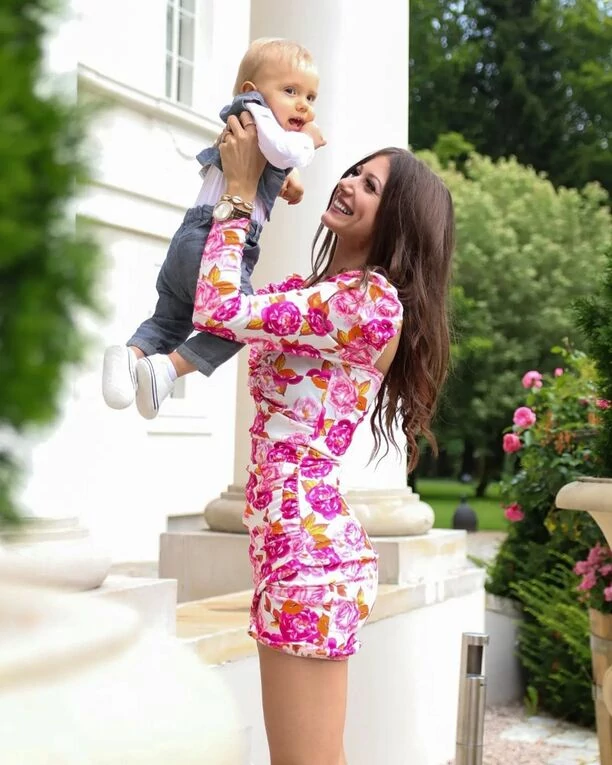 Prześliczna gwiazdeczka disco polo została mamą?! Wymowne zdjęcia trafiły do sieci! ”Podobni jesteście do siebie”