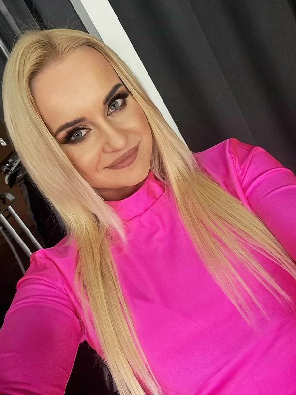 Poznajcie nową wokalistkę zespołu Piękni i Młodzi! Ela Kliś - Najważniejsze informacje wiek, mąż, dzieci, instagram!