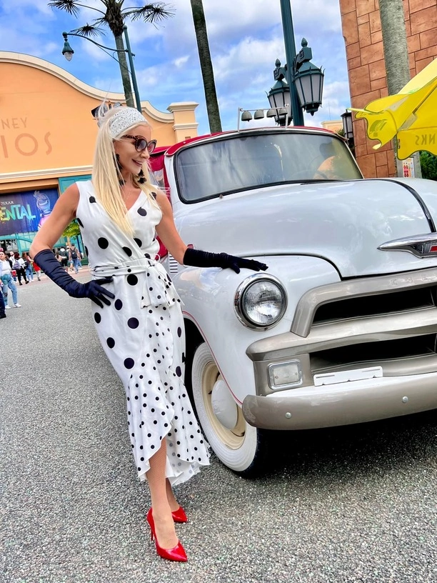 Elwira Mejk zdobywa Paryż! Zobacz, jak wygląda w czerwonych szpilach!