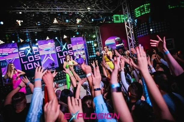 Cudowne wokalistki disco polo Top Girls zachwyciły wyjątkowymi kreacjami. Fani pod wrażeniem ich odważnego wyglądu! 