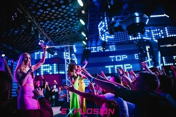 Cudowne wokalistki disco polo Top Girls zachwyciły wyjątkowymi kreacjami. Fani pod wrażeniem ich odważnego wyglądu! 