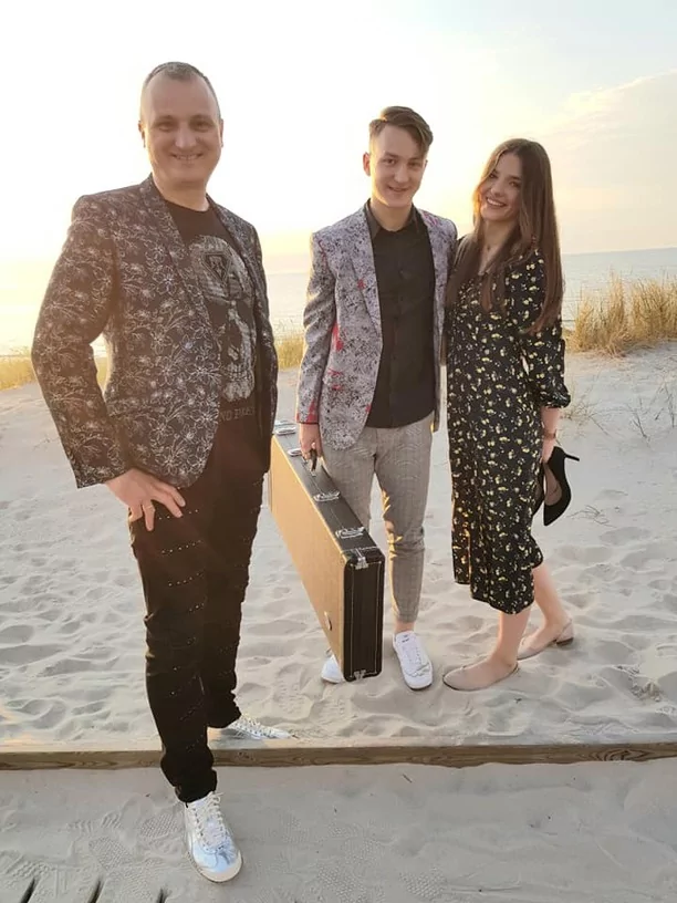 Wyjątkowy jubileusz uwielbianego gwiazdora disco polo! Pora otwierać szampana! Jest niespodzianka! 